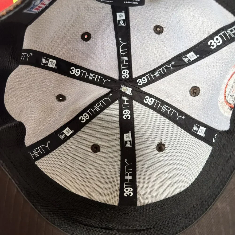 New Era Cleveland Browns Stripe Sideline 39THIRTY Stretch Flex Hat M/L Brown